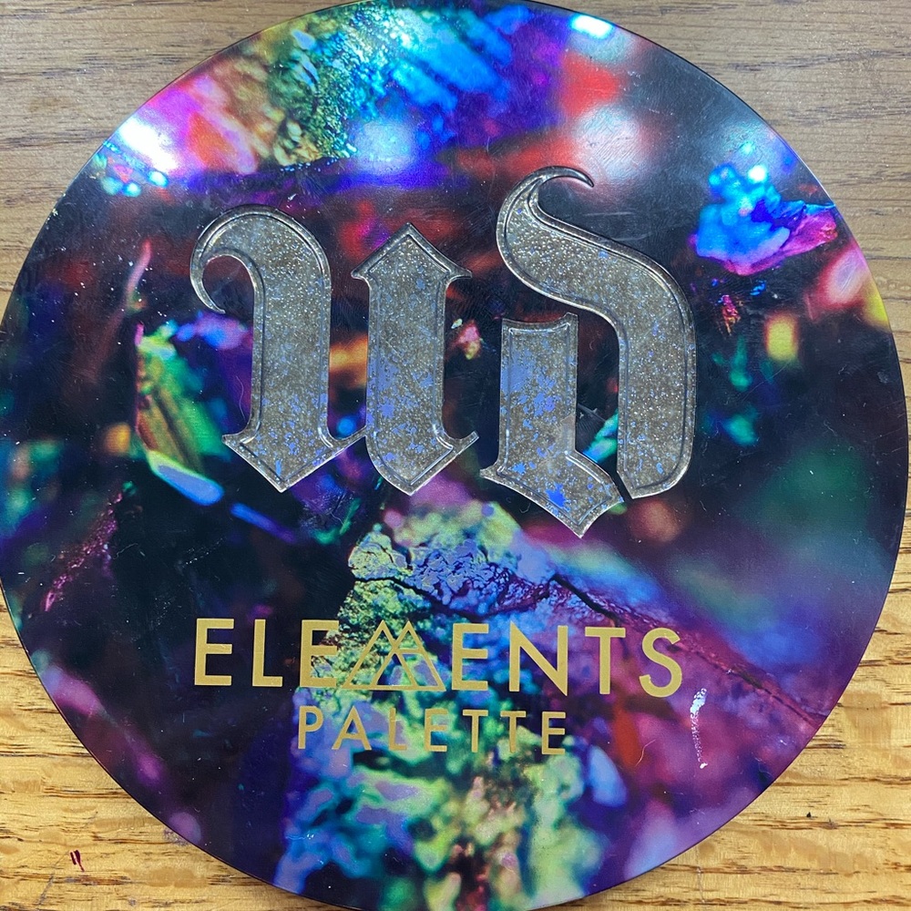 Urban Decay Elements eyeshadow palette